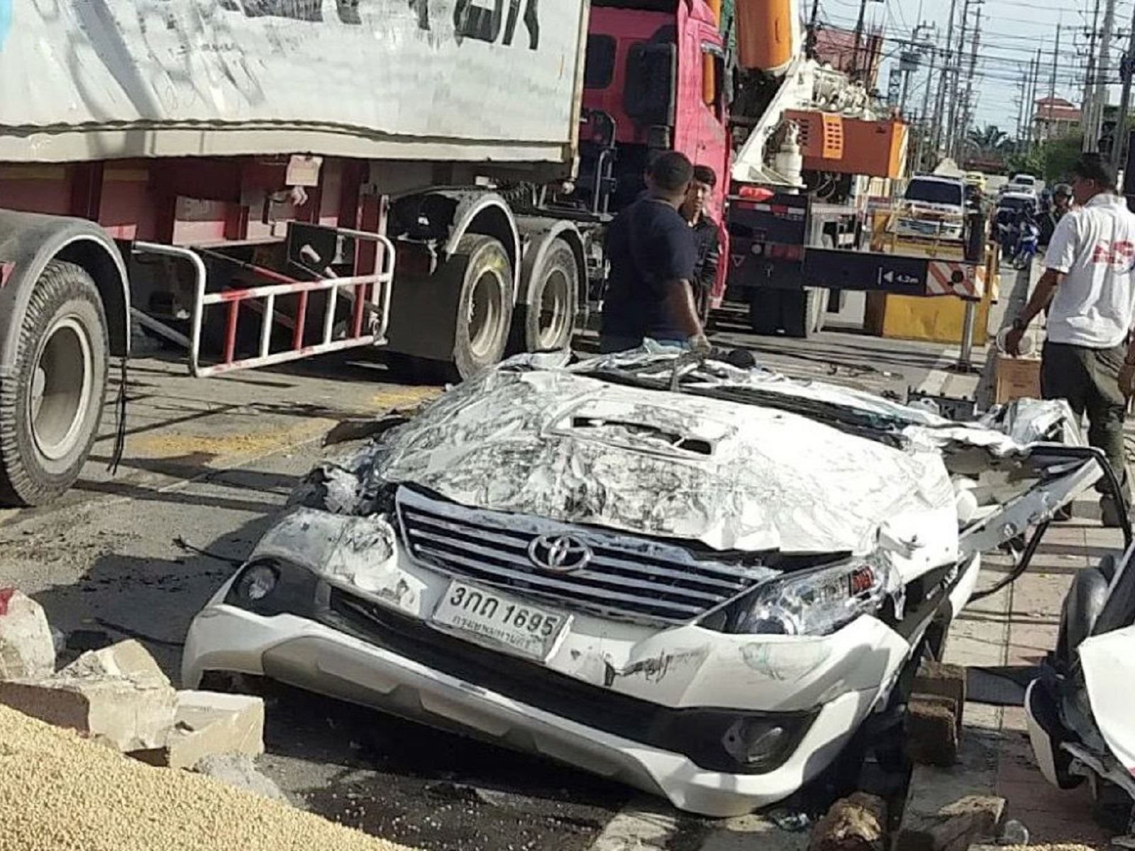 A Horrific Accident Turns Toyota into Dust 