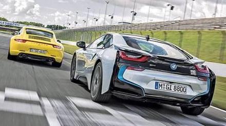 Porsche 911 beats BMW i8