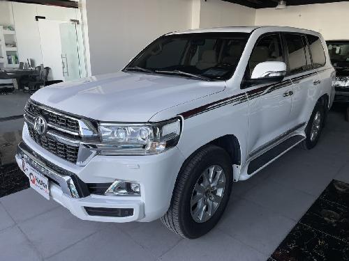 Toyota Land Cruiser GXR v8