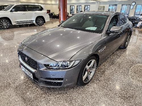 Jaguar XE 