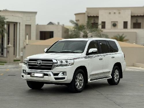 Toyota Land Cruiser GXR v8